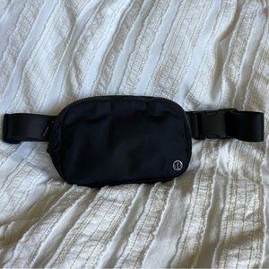SOLD Lululemon Everywhere Belt Bag 1L Black Original OG Belt Bag Fanny Pack